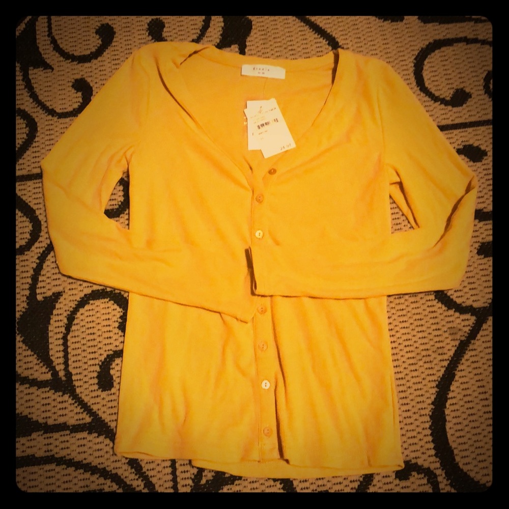 NWT golden rod colored long sleeved Henley